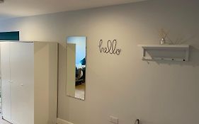 Super-King Bed Studio Apartment In Central Northampton